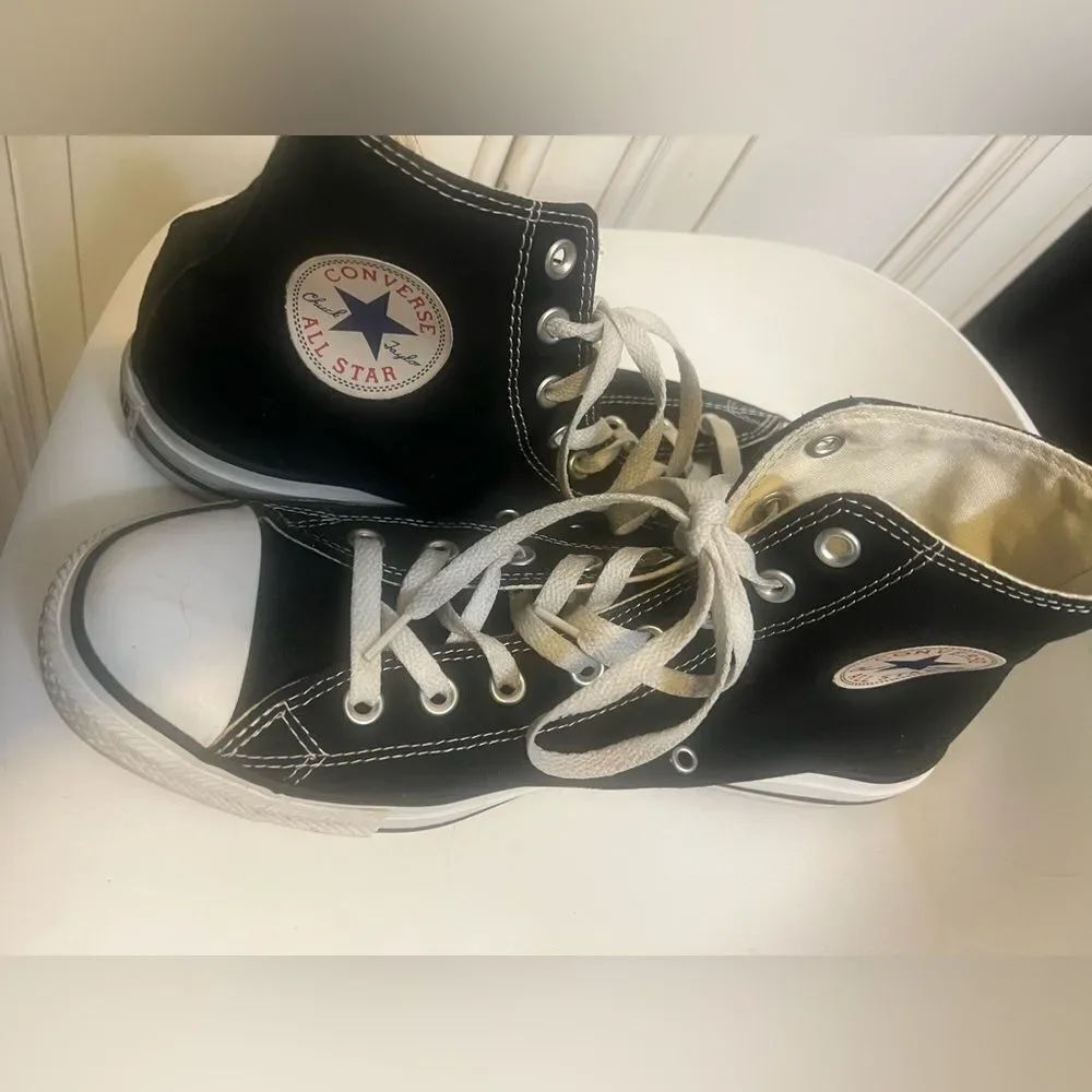 CONVERSE CHUCK TAYLOR ALL STAR HIGH TOP Sneaker M-9.5, W- 11.5